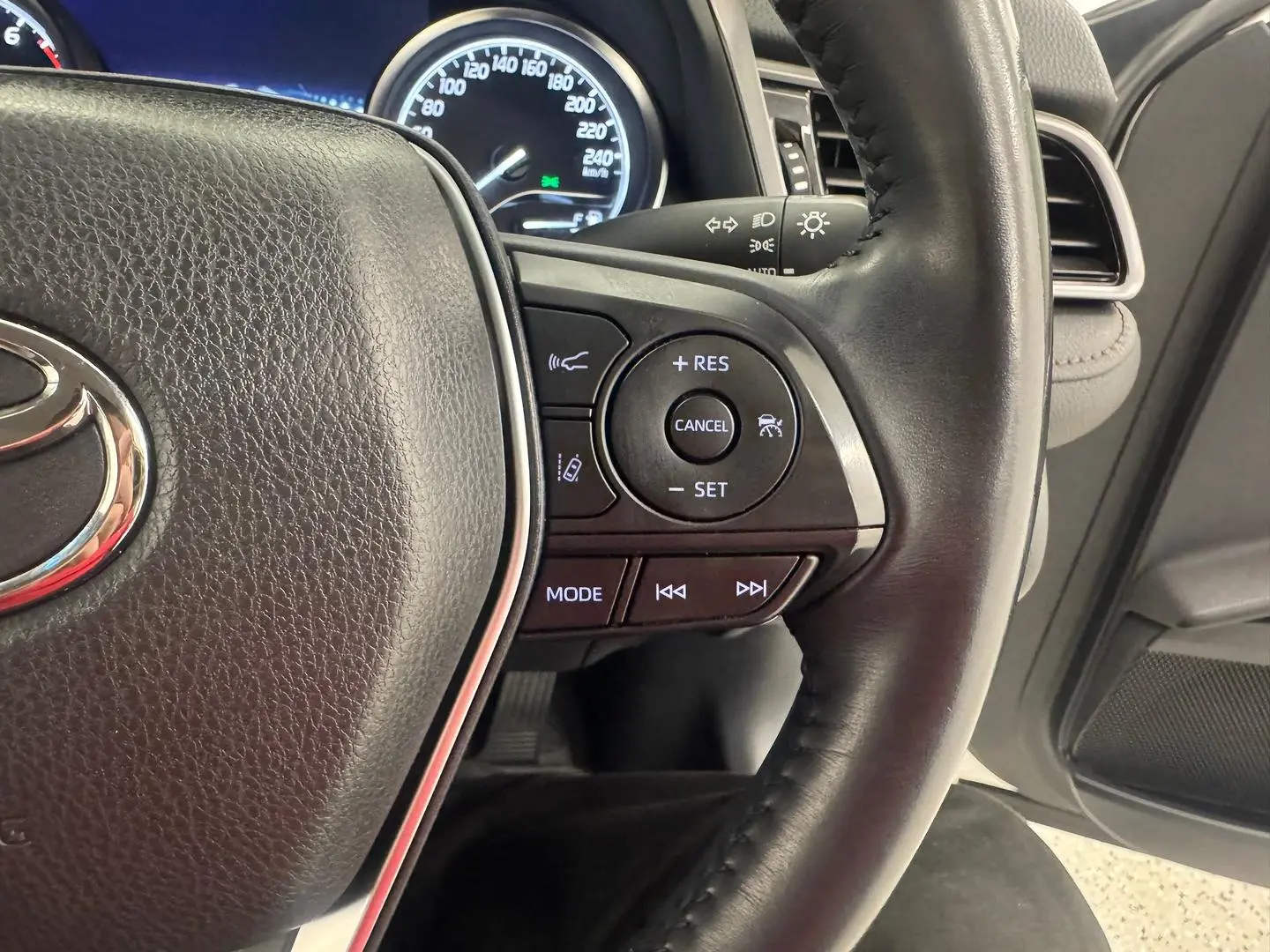 2019 Toyota Camry Gallery Image 19