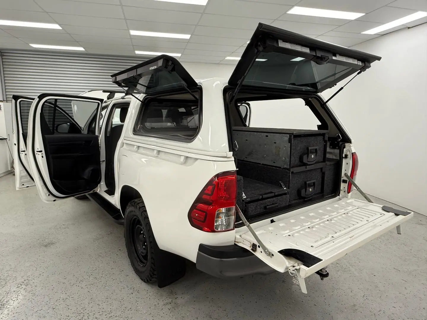 2020 Toyota Hilux Gallery Image 14