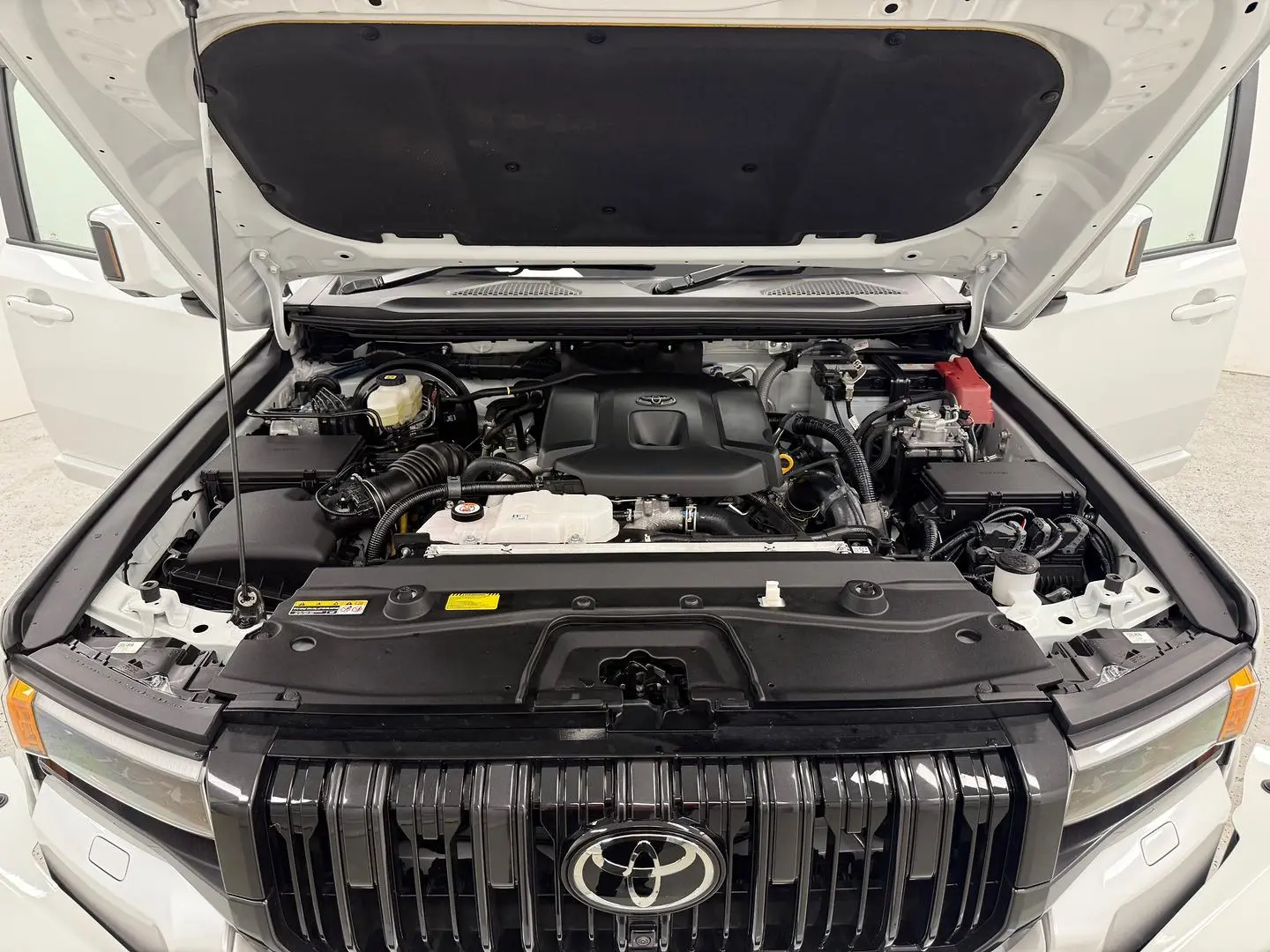 2024 Toyota Landcruiser Prado Gallery Image 16