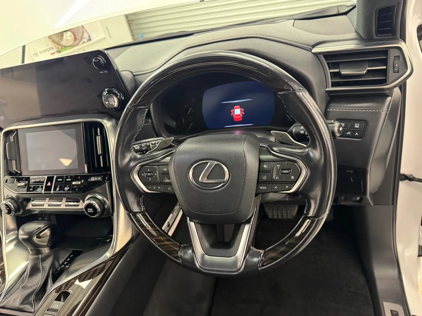 2022 Lexus LX Gallery Image 19