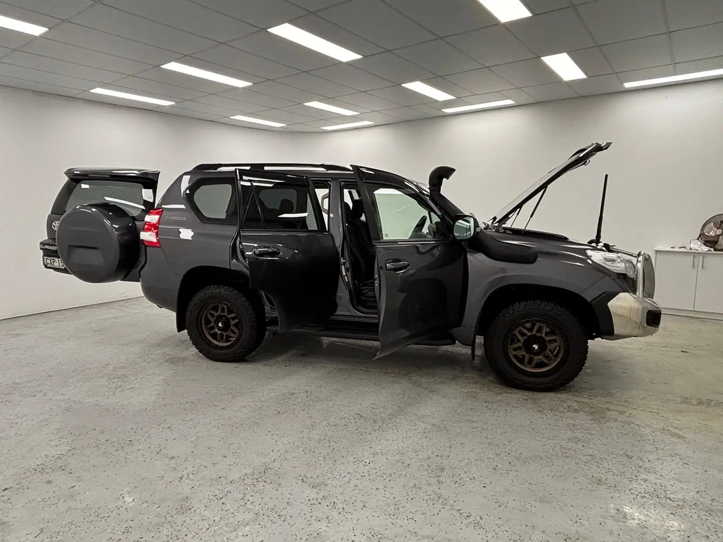 2015 Toyota Landcruiser Prado Gallery Image 9