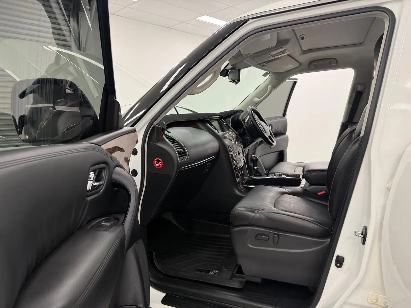 2022 Nissan Patrol Gallery Image 10