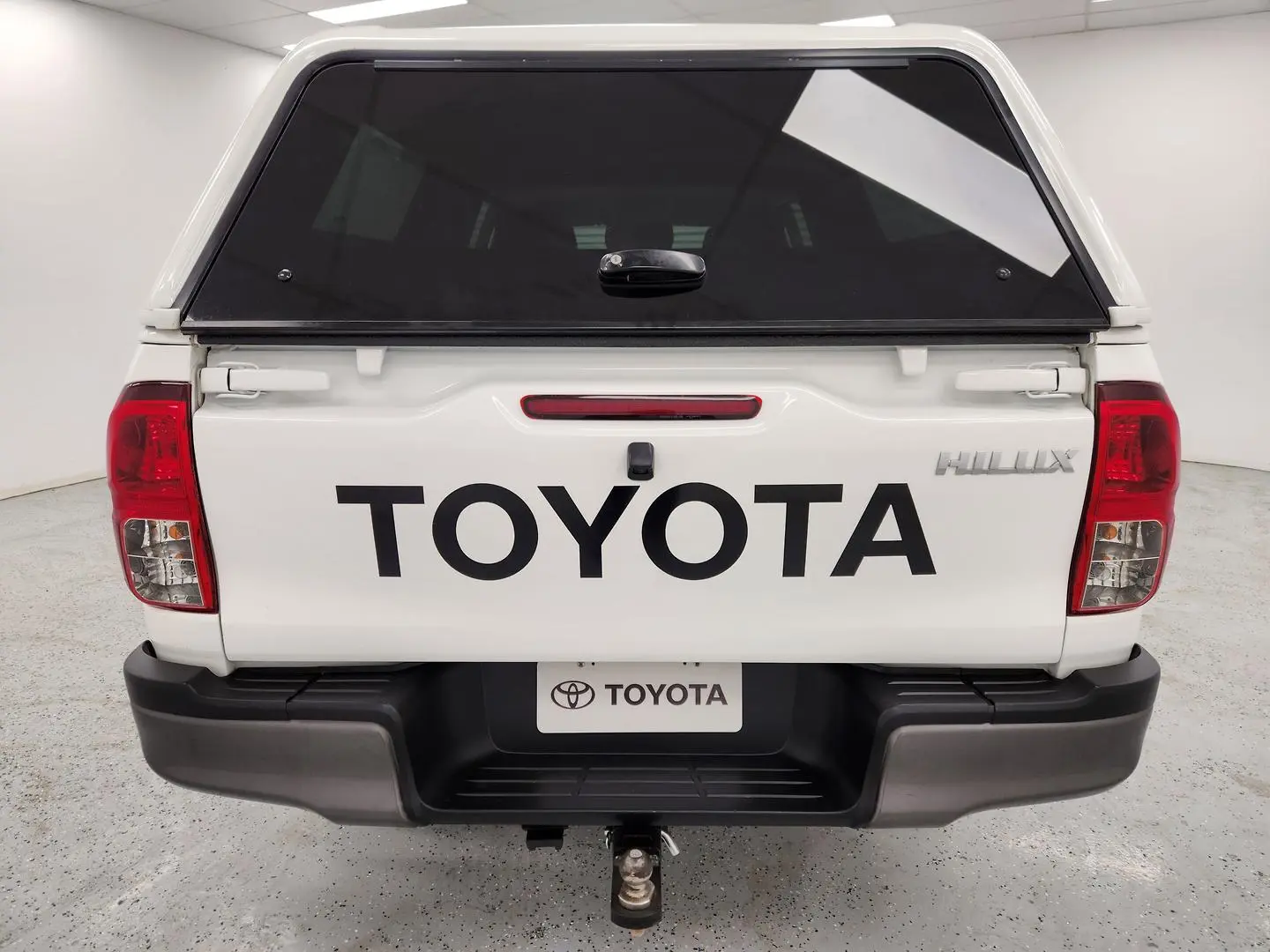 2018 Toyota Hilux Gallery Image 4