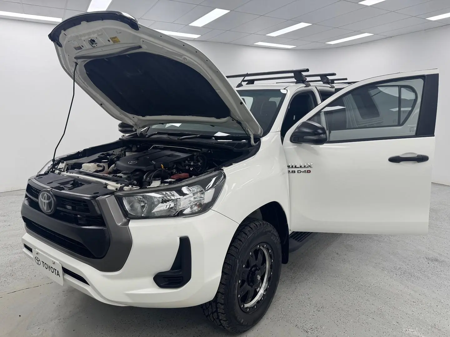 2021 Toyota Hilux Gallery Image 12