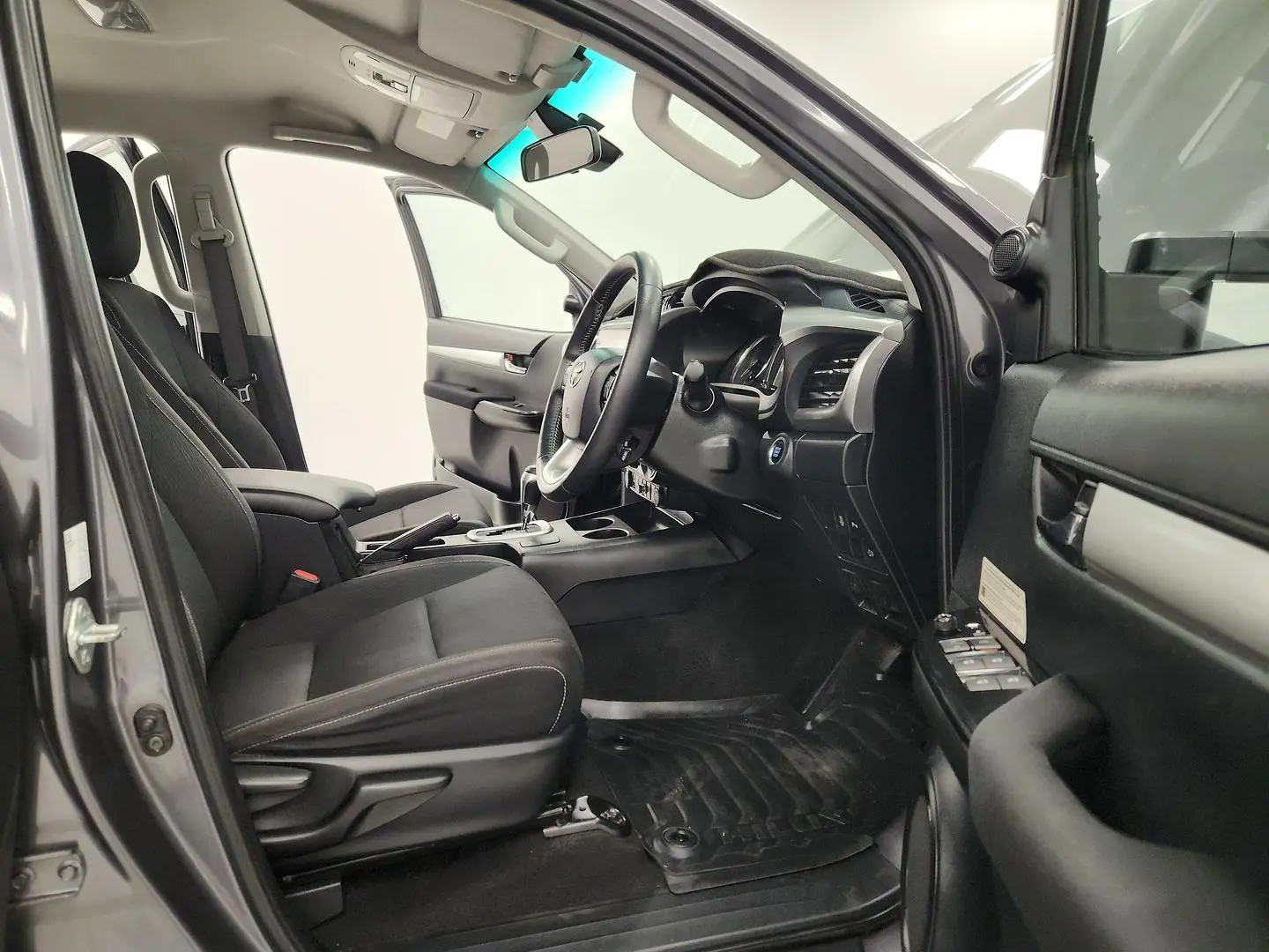 2022 Toyota Hilux Gallery Image 22