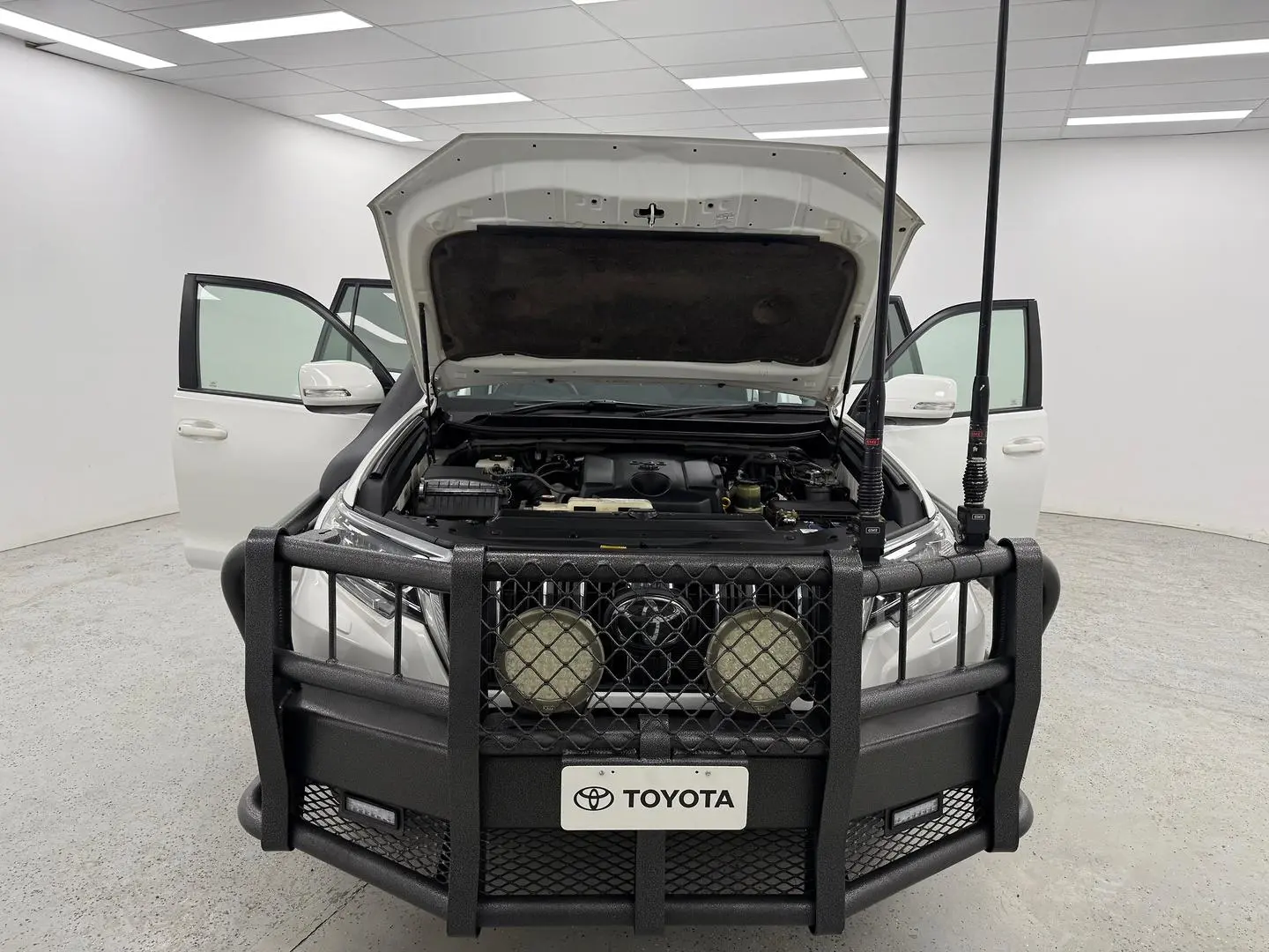 2020 Toyota Landcruiser Prado Gallery Image 23