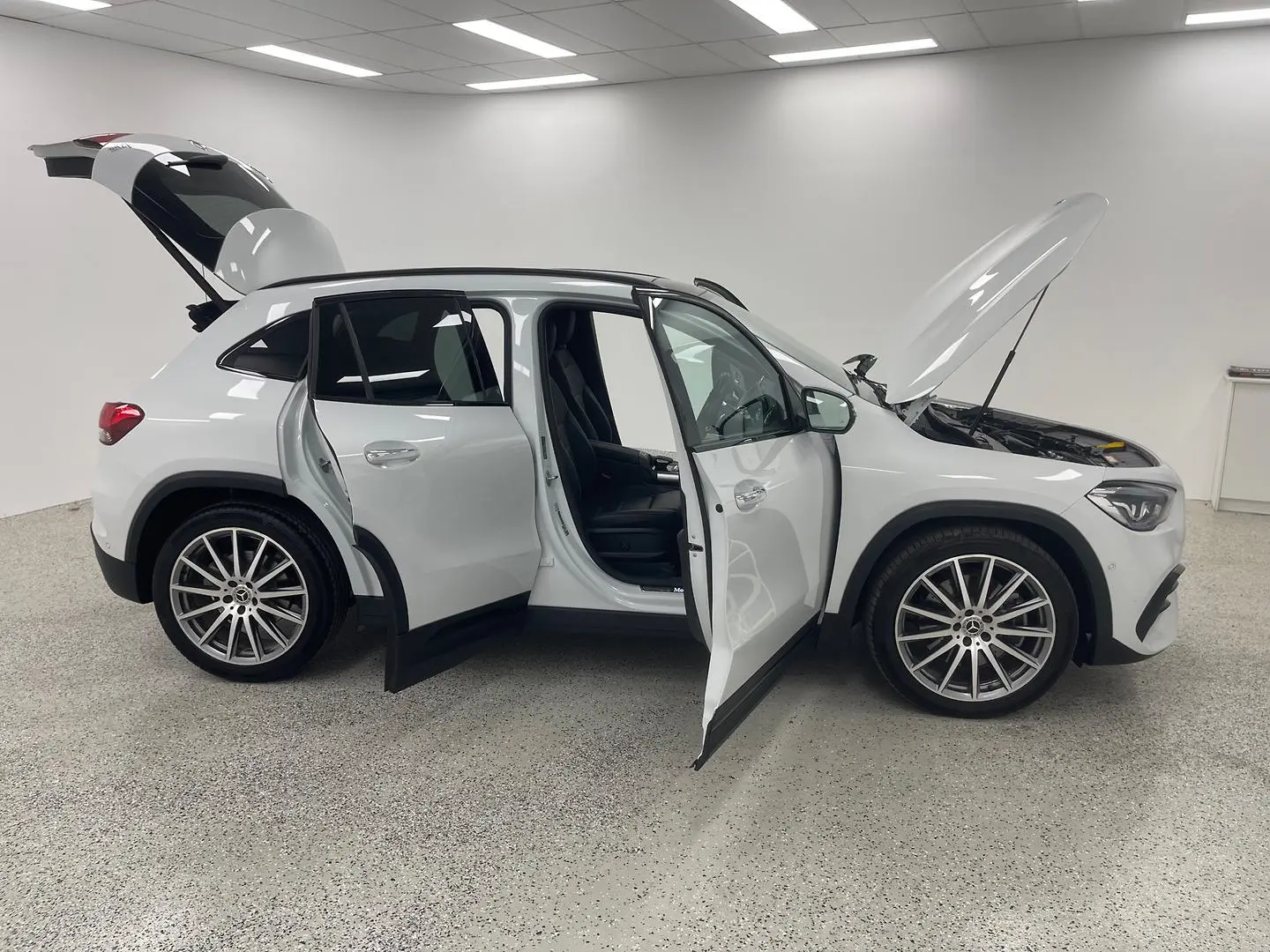 2020 Mercedes-Benz GLA-Class Gallery Image 9