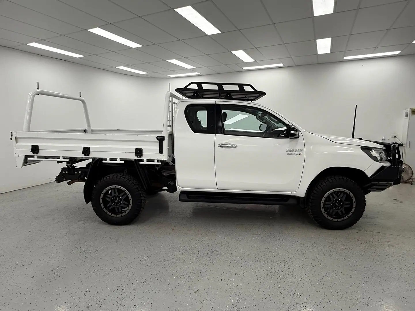 2016 Toyota Hilux Gallery Image 2