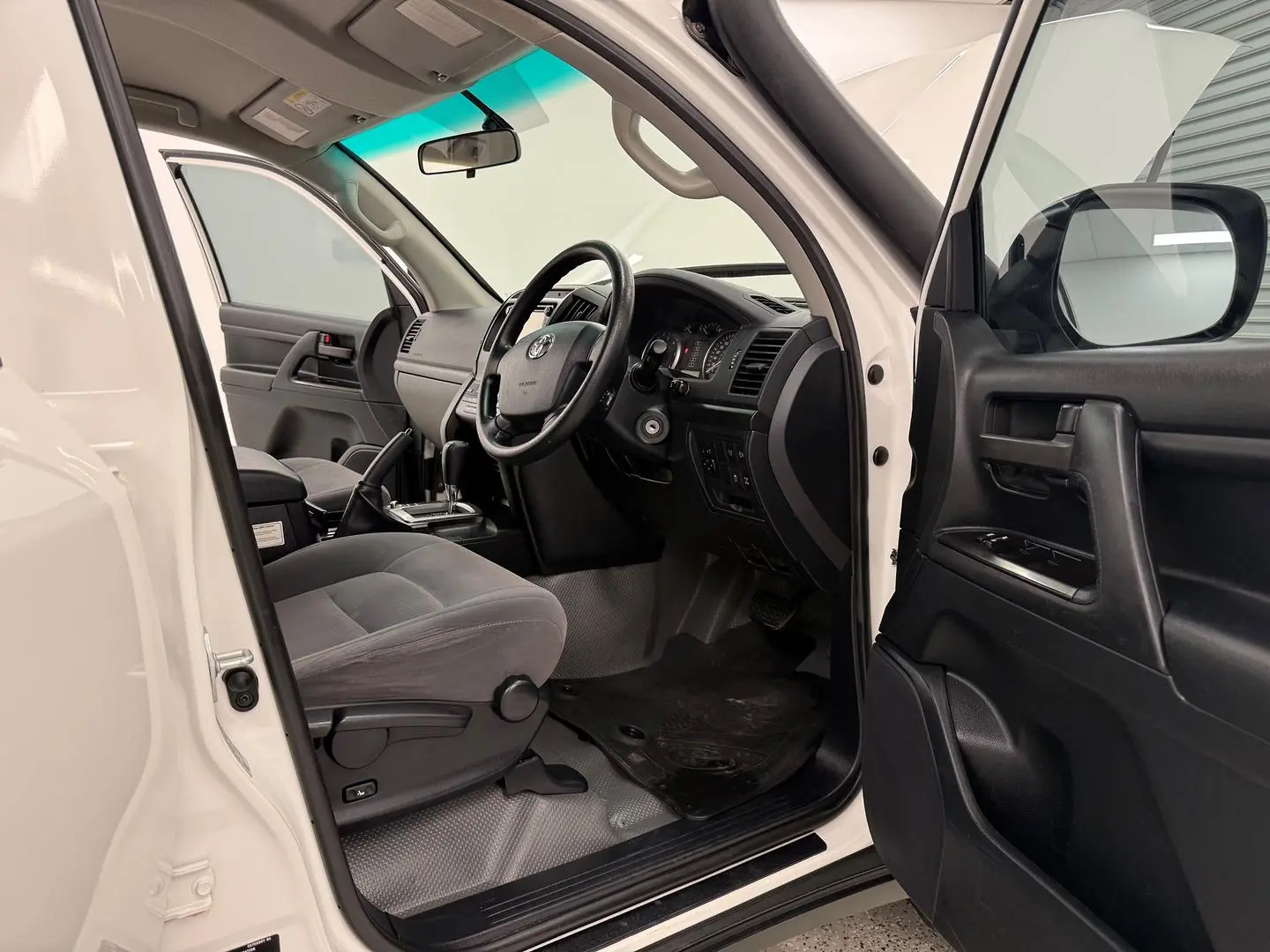 2020 Toyota Landcruiser Gallery Image 18