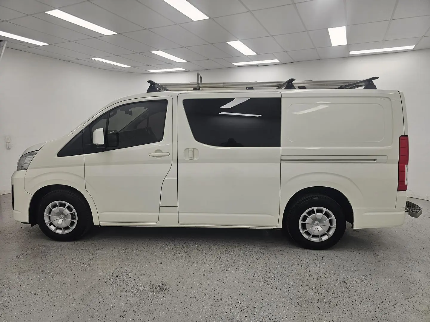 2022 Toyota Hiace Gallery Image 6