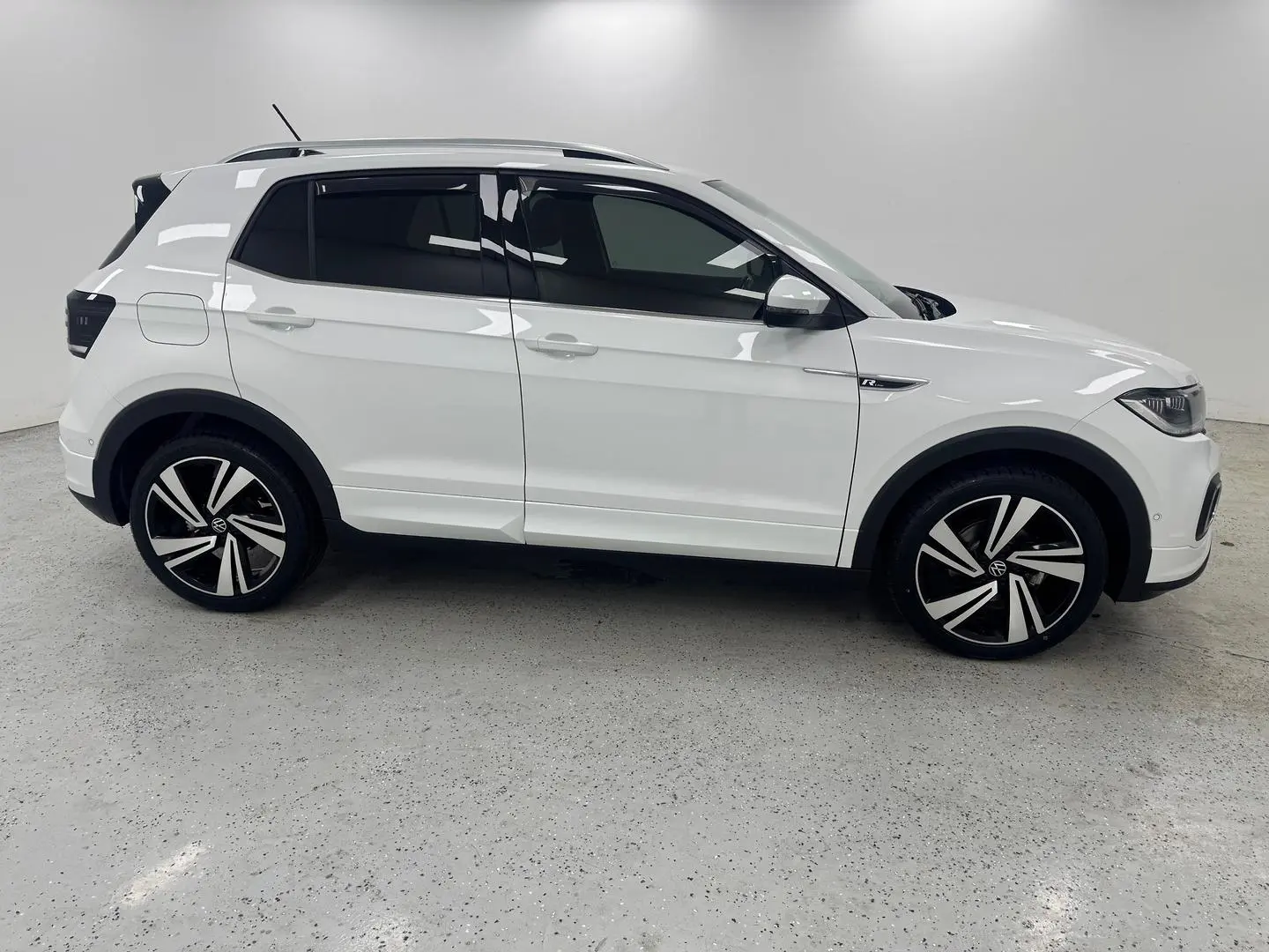 2021 Volkswagen T-Cross Gallery Image 2