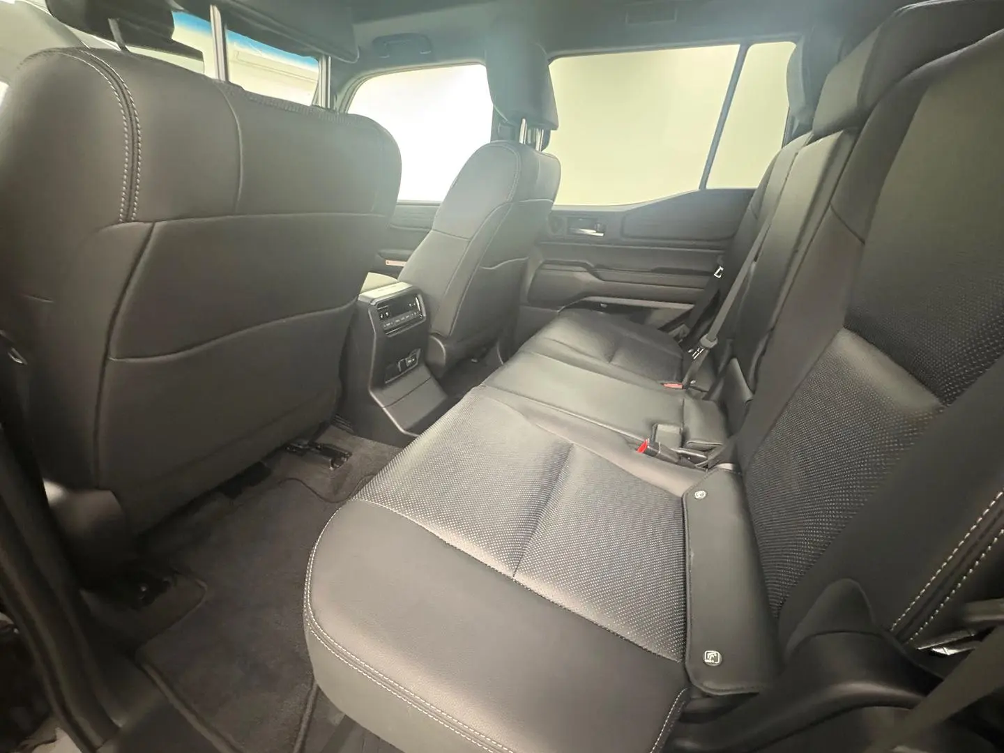 2025 Toyota Landcruiser Prado Gallery Image 21