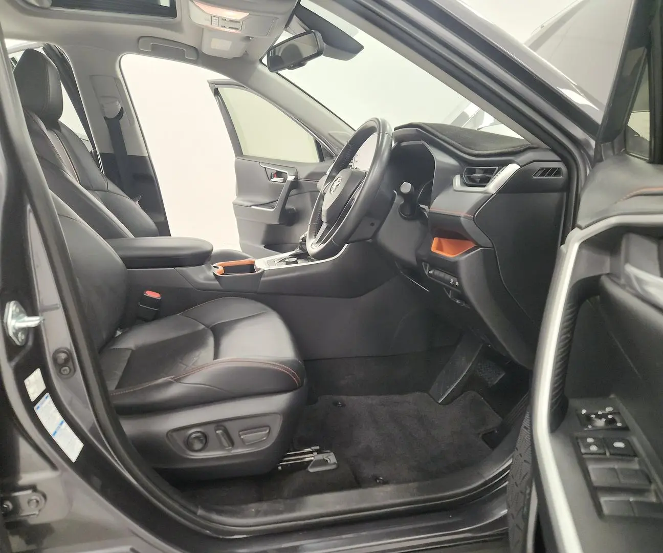 2019 Toyota RAV4 Gallery Image 21