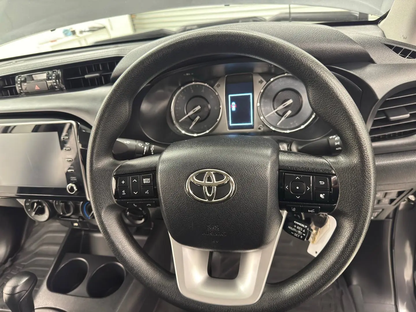 2022 Toyota Hilux Gallery Image 17