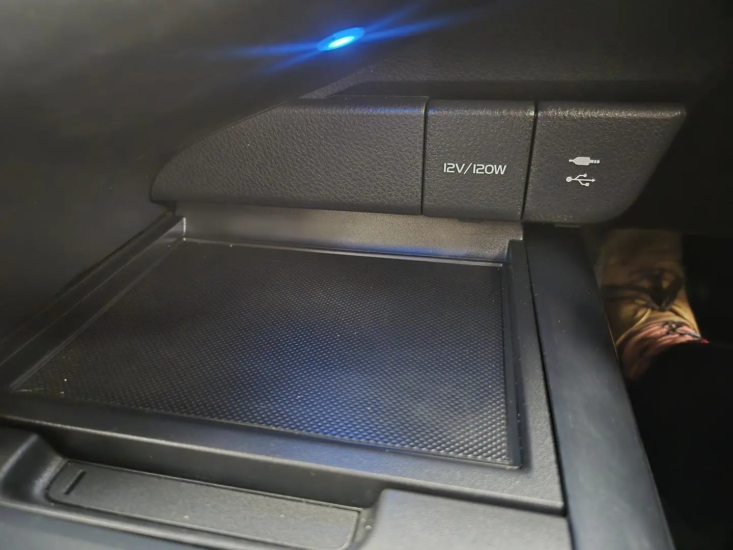 2020 Toyota Camry Gallery Image 30
