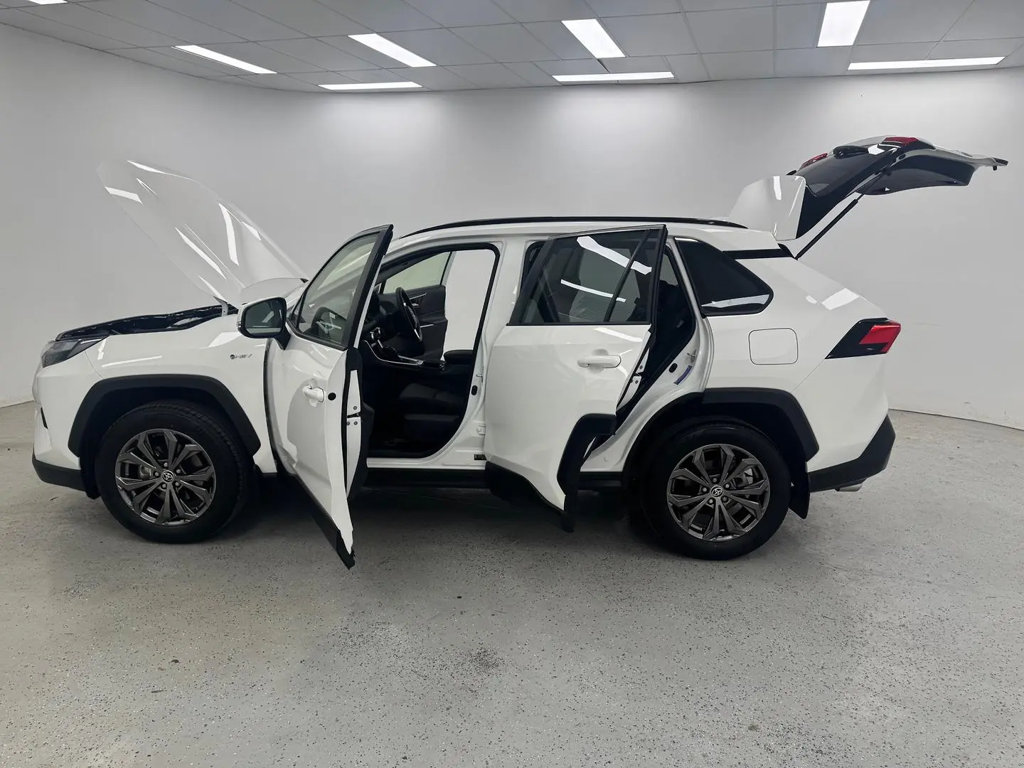 2024 Toyota RAV4 Gallery Image 11