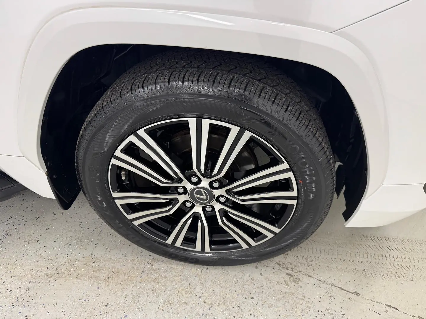 2022 Lexus LX Gallery Image 16