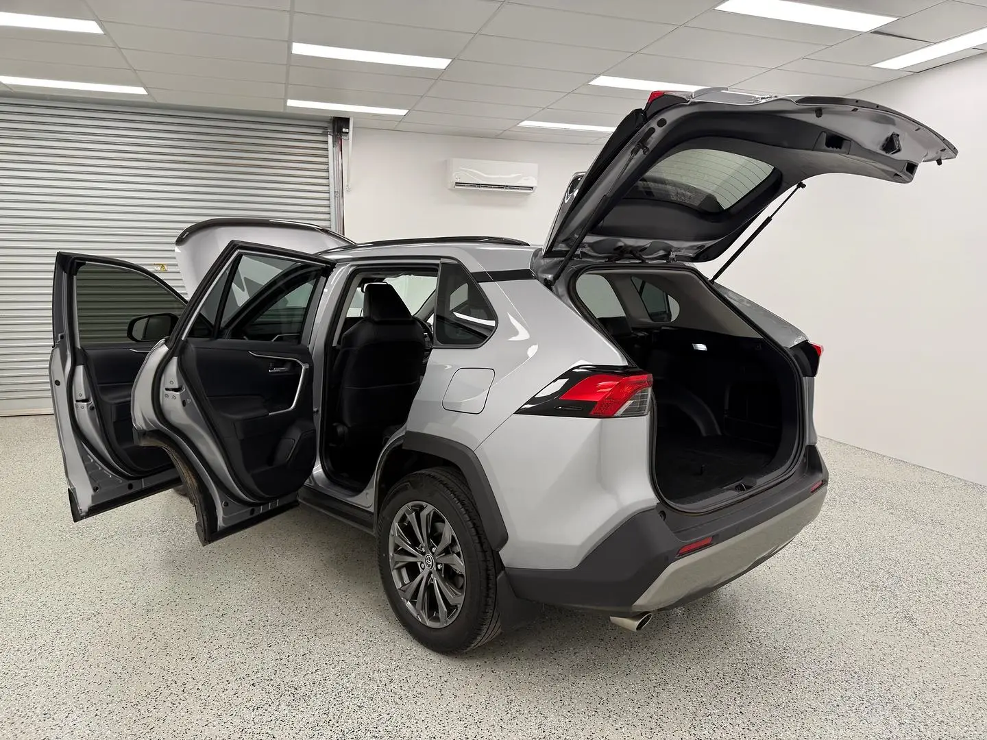 2023 Toyota RAV4 Gallery Image 13