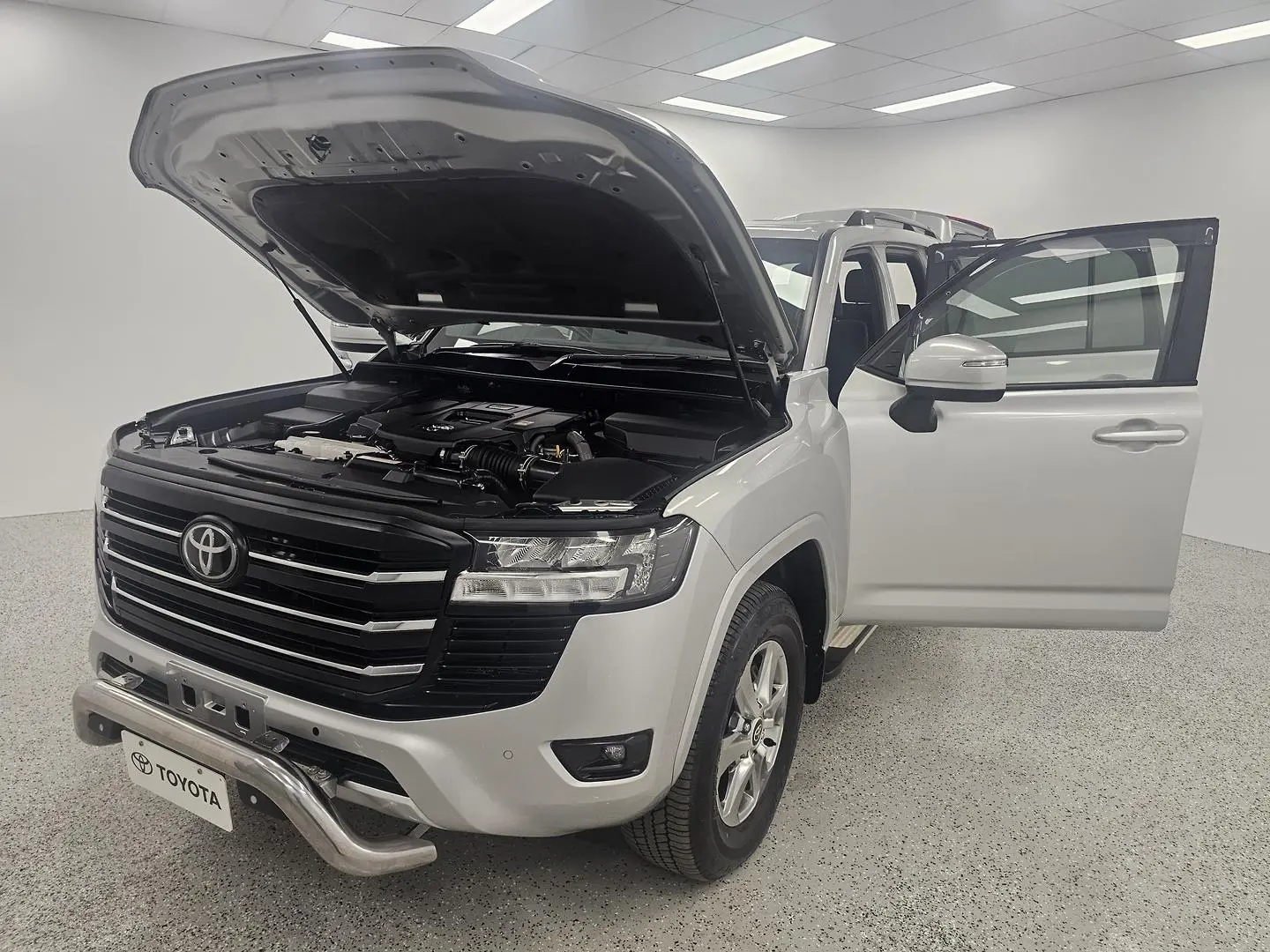 2023 Toyota Landcruiser Gallery Image 8