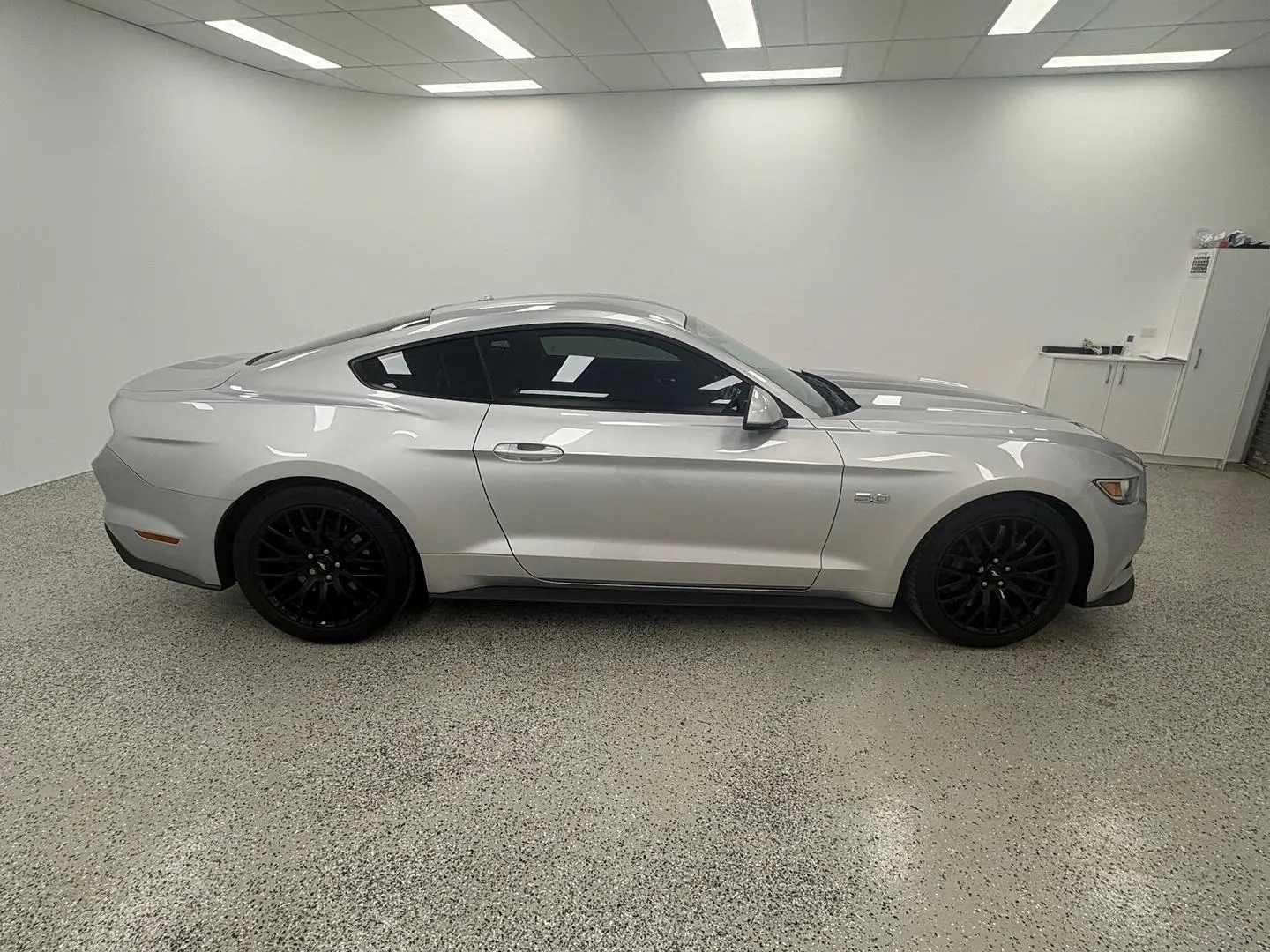 2017 Ford Mustang Gallery Image 3