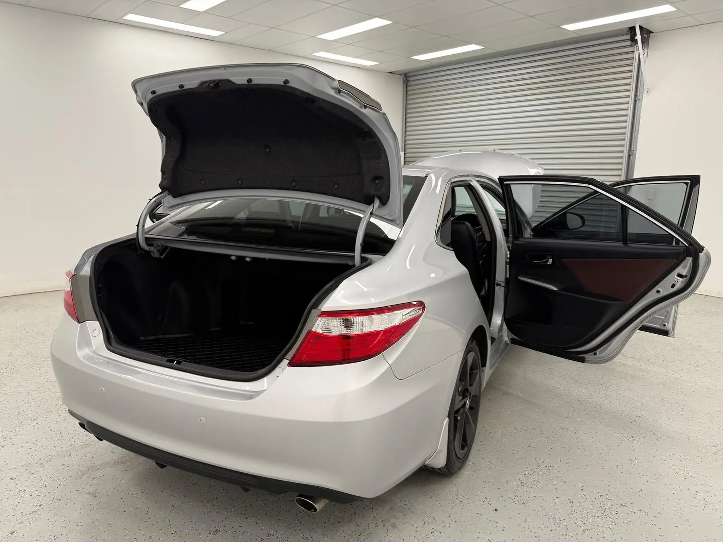 2015 Toyota Camry Gallery Image 18