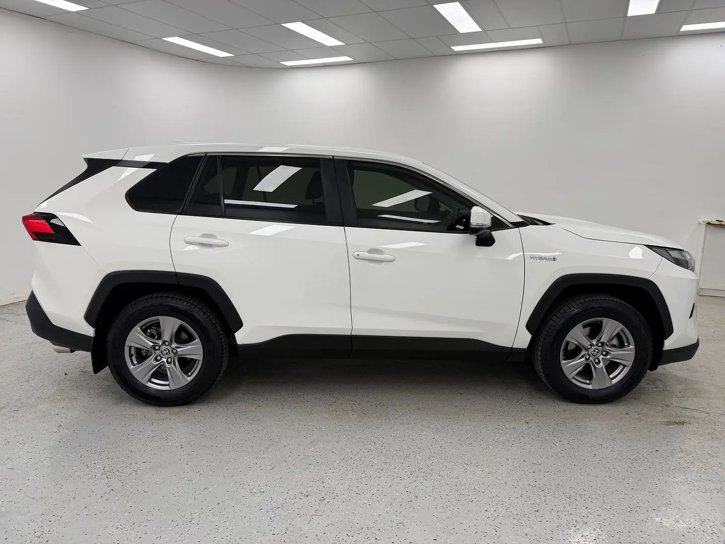 2022 Toyota RAV4 Gallery Image 2