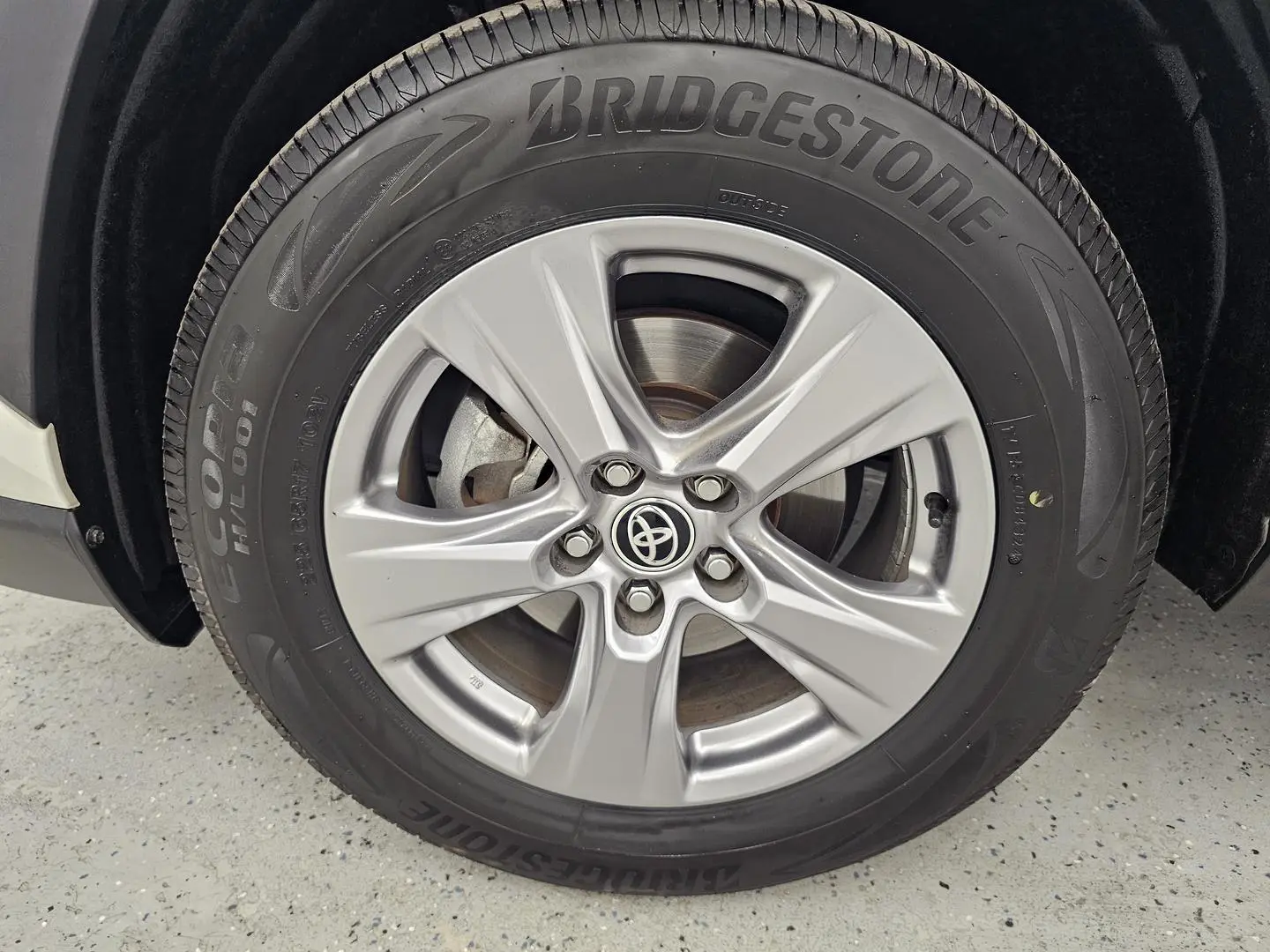 2022 Toyota RAV4 Gallery Image 9