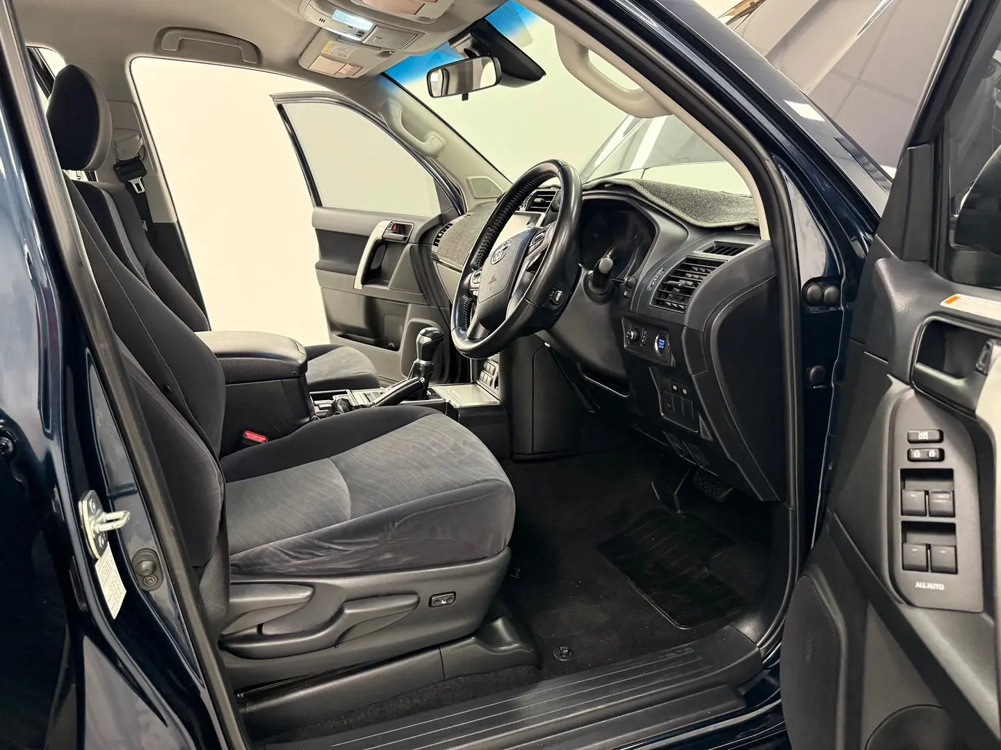 2022 Toyota Landcruiser Prado Gallery Image 19