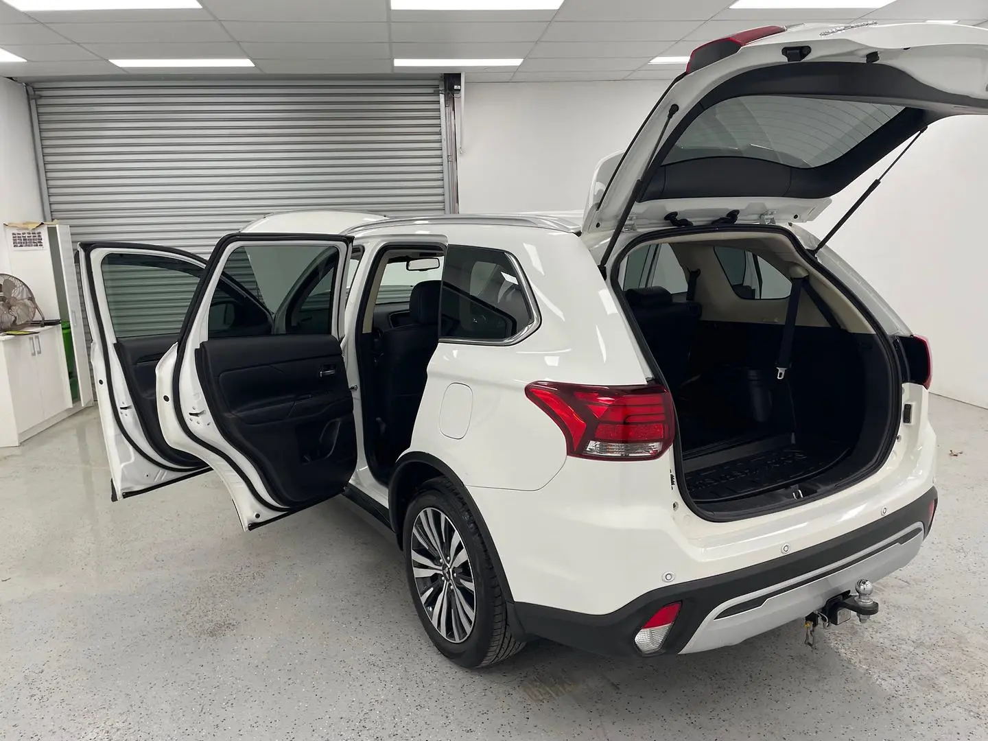 2019 Mitsubishi Outlander Gallery Image 12