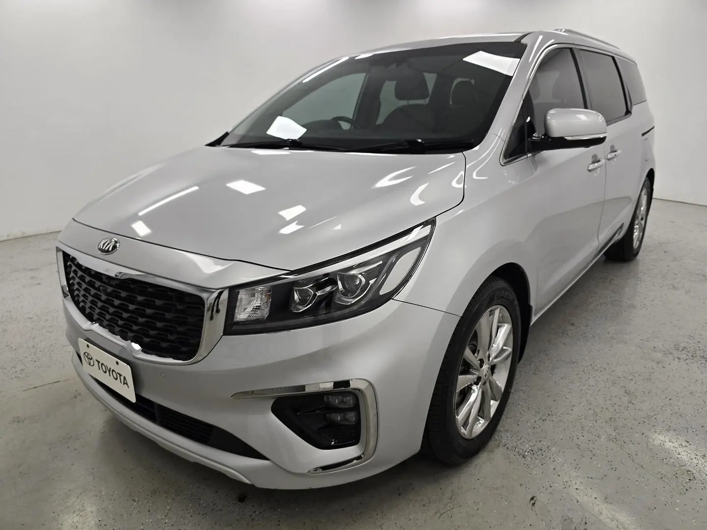 2019 Kia Carnival Gallery Image 7