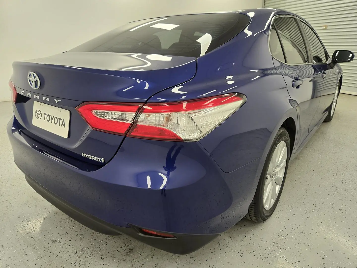 2020 Toyota Camry Gallery Image 3