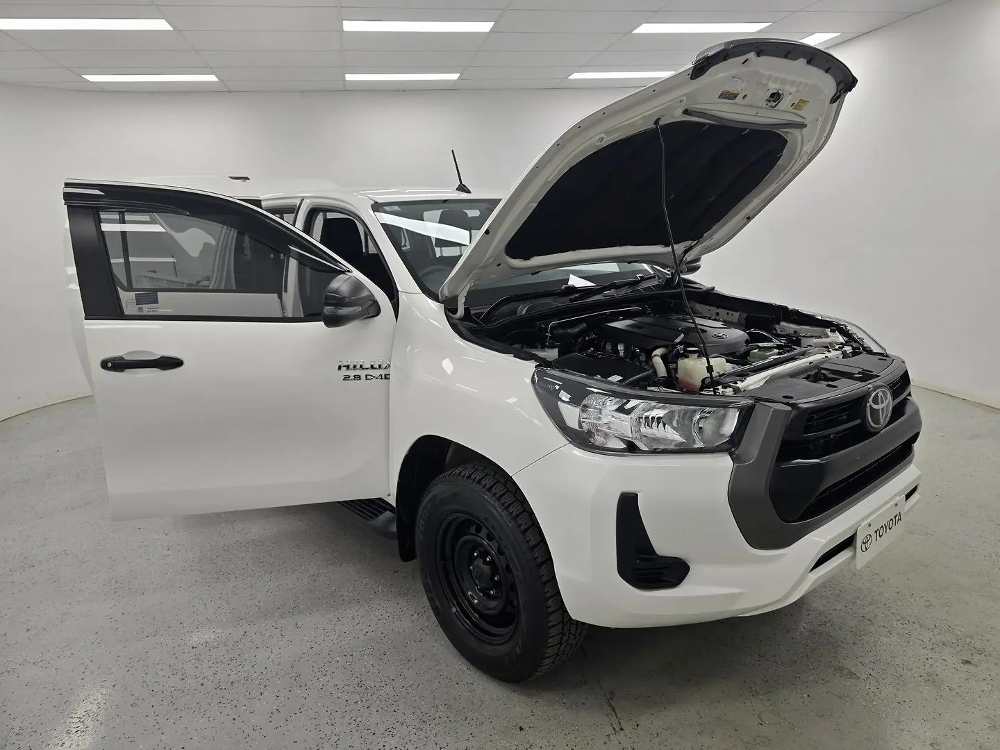 2021 Toyota Hilux Gallery Image 8