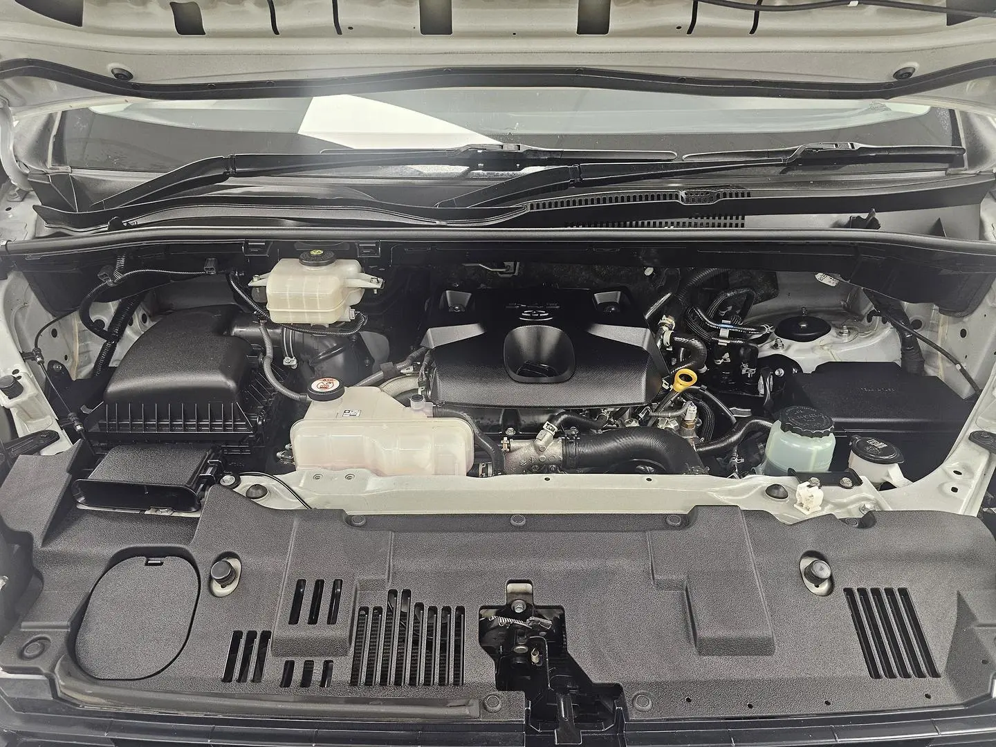 2022 Toyota Hiace Gallery Image 26