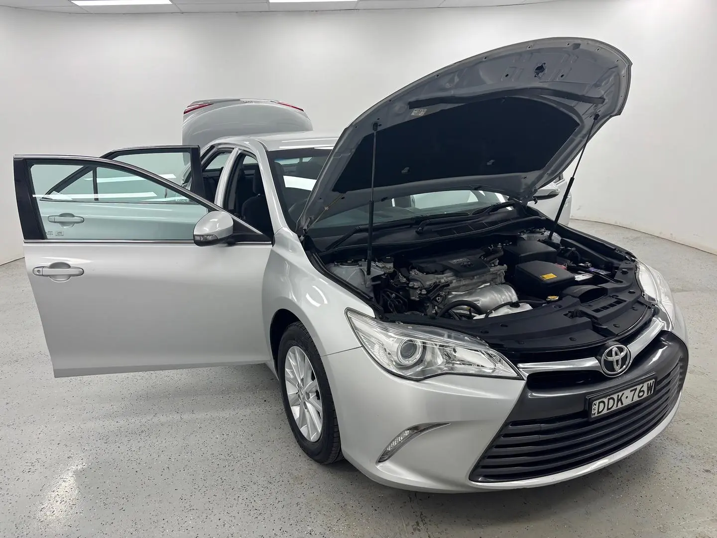 2016 Toyota Camry Gallery Image 8