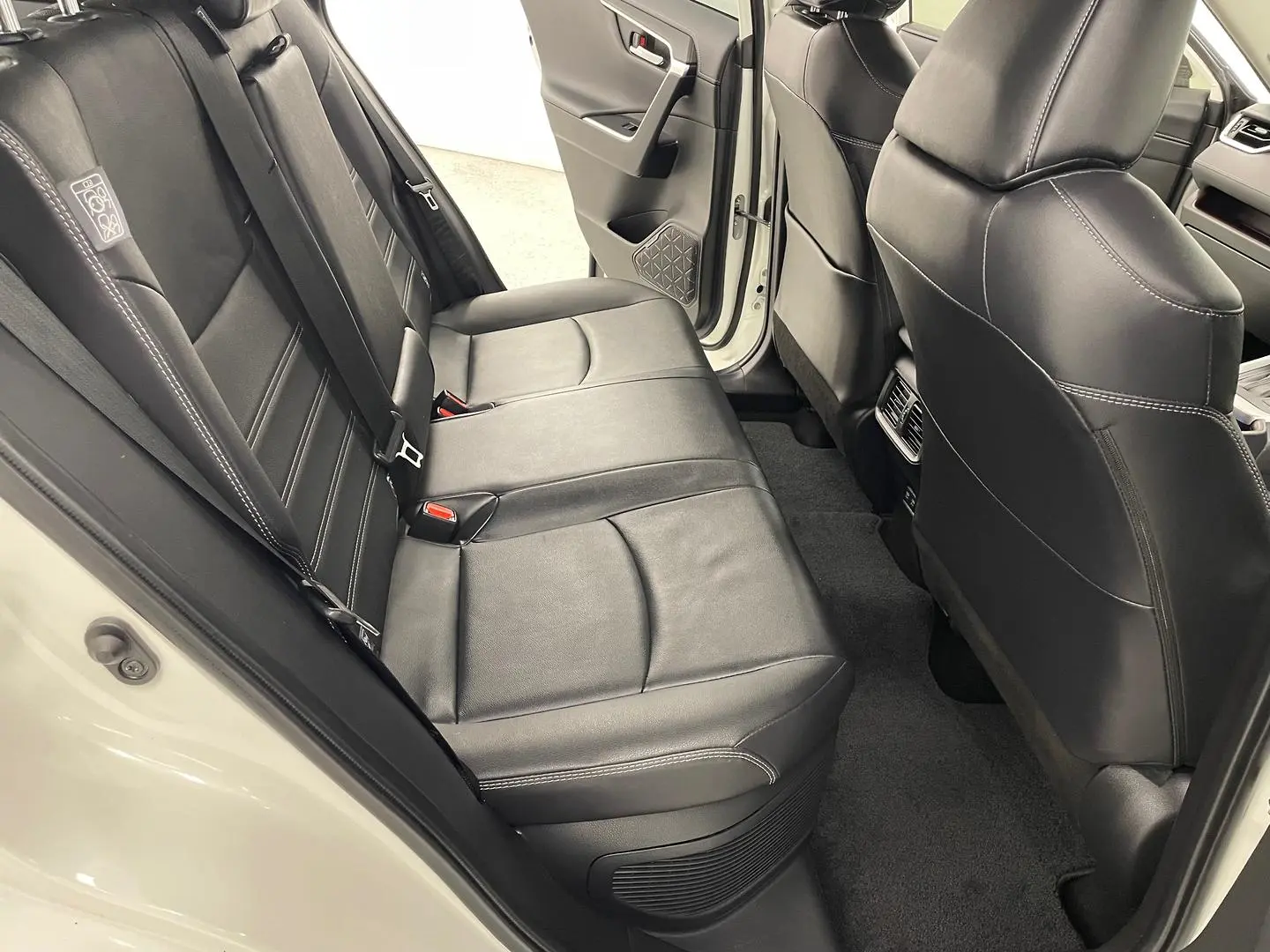2020 Toyota RAV4 Gallery Image 21