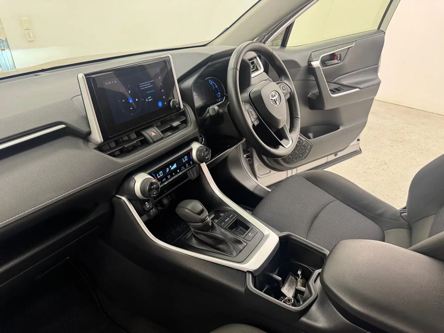 2024 Toyota RAV4 Gallery Image 32