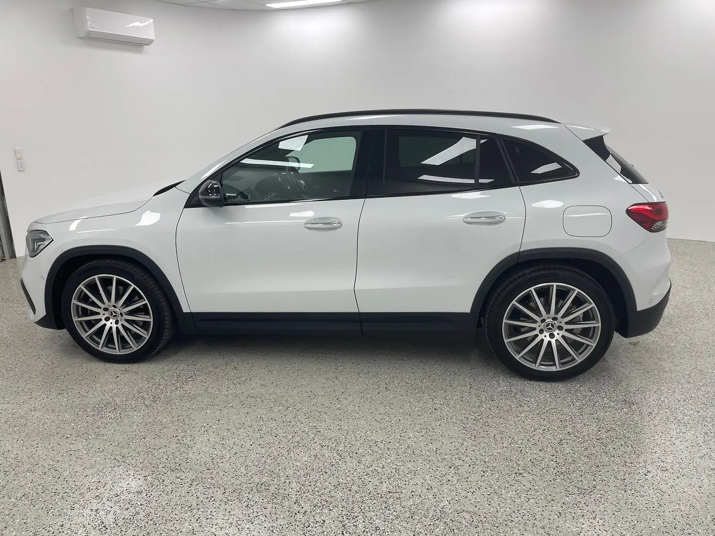 2020 Mercedes-Benz GLA-Class Gallery Image 6