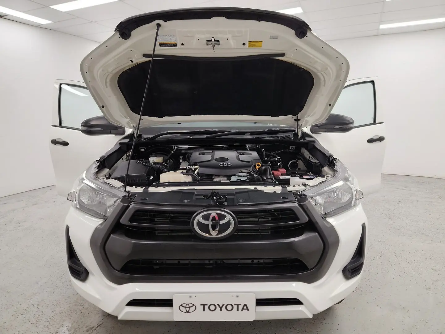2021 Toyota Hilux Gallery Image 15