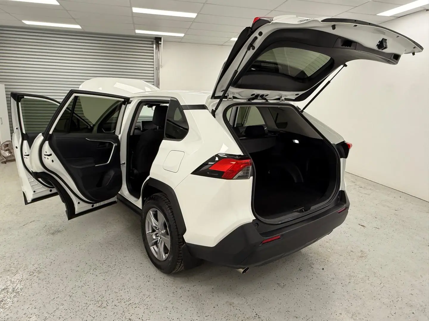 2022 Toyota RAV4 Gallery Image 13