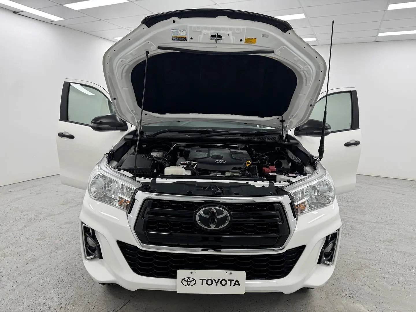 2020 Toyota Hilux Gallery Image 13