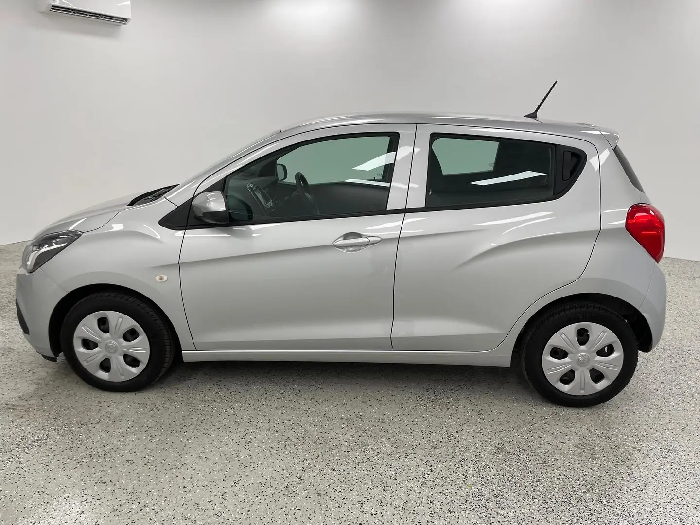 2016 Holden Spark Gallery Image 6