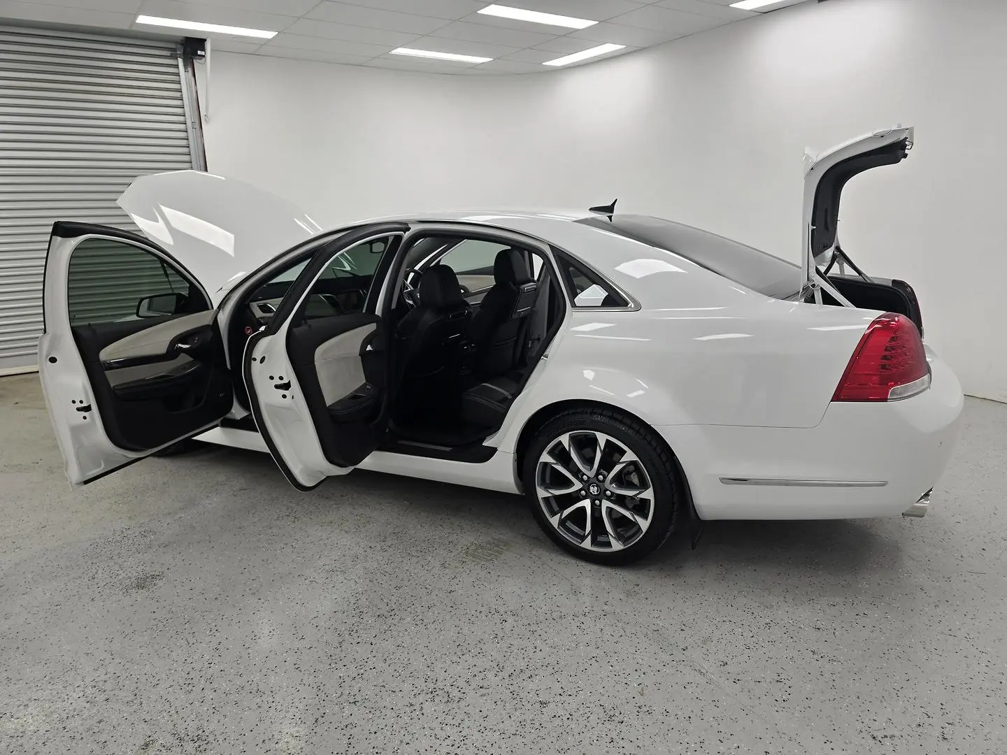 2016 Holden Caprice Gallery Image 12
