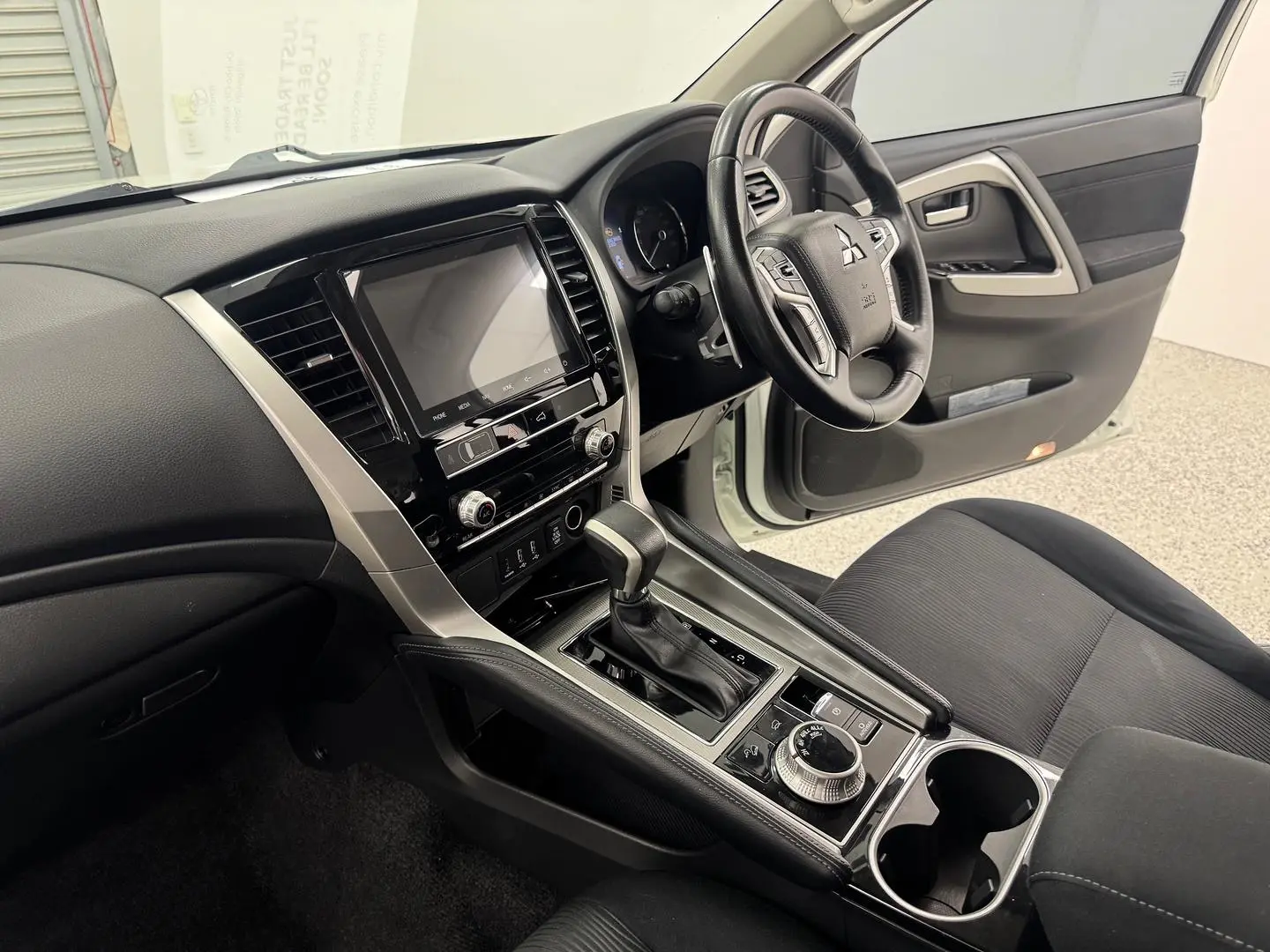 2022 Mitsubishi Pajero Sport Gallery Image 30