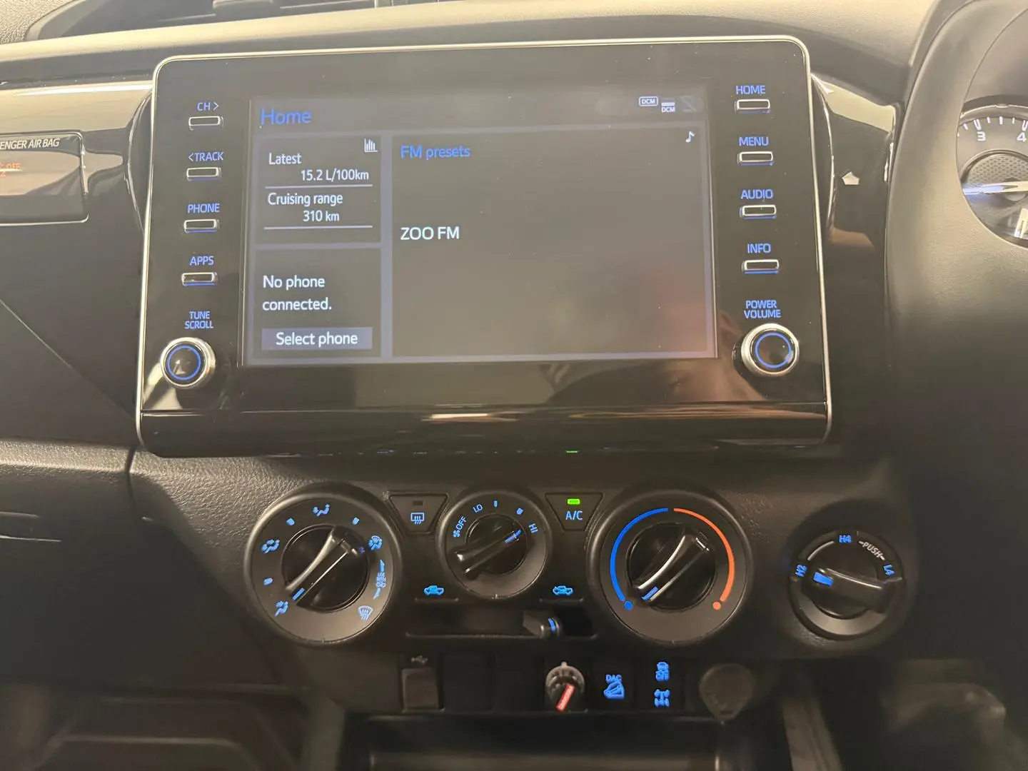 2023 Toyota Hilux Gallery Image 32