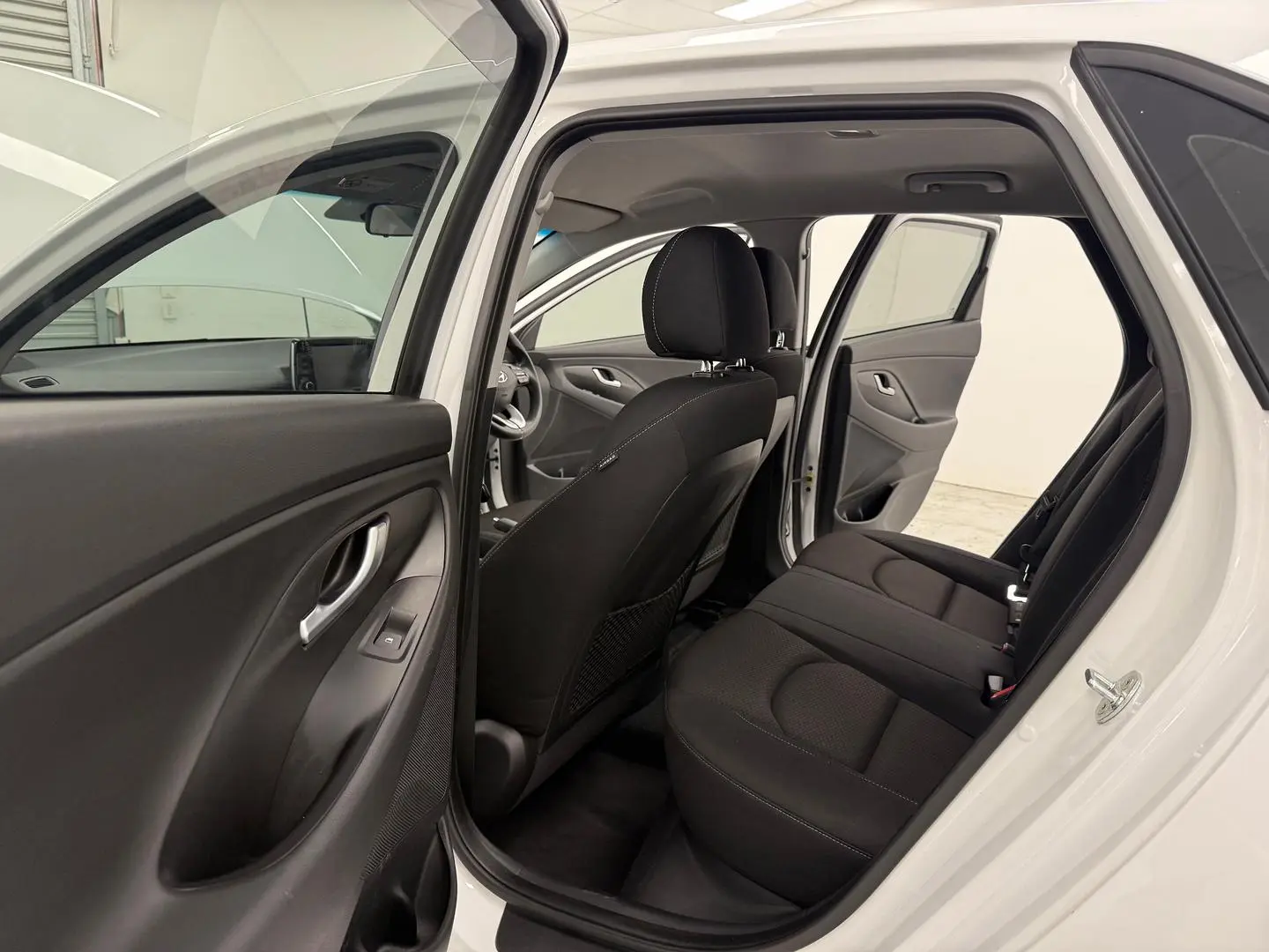2018 Hyundai i30 Gallery Image 12