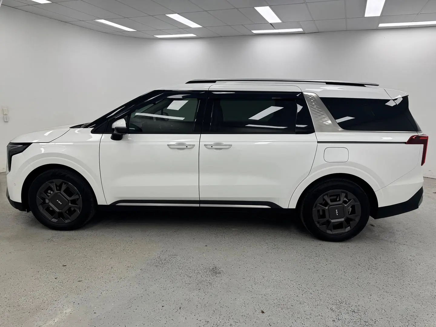 2024 Kia Carnival Gallery Image 5