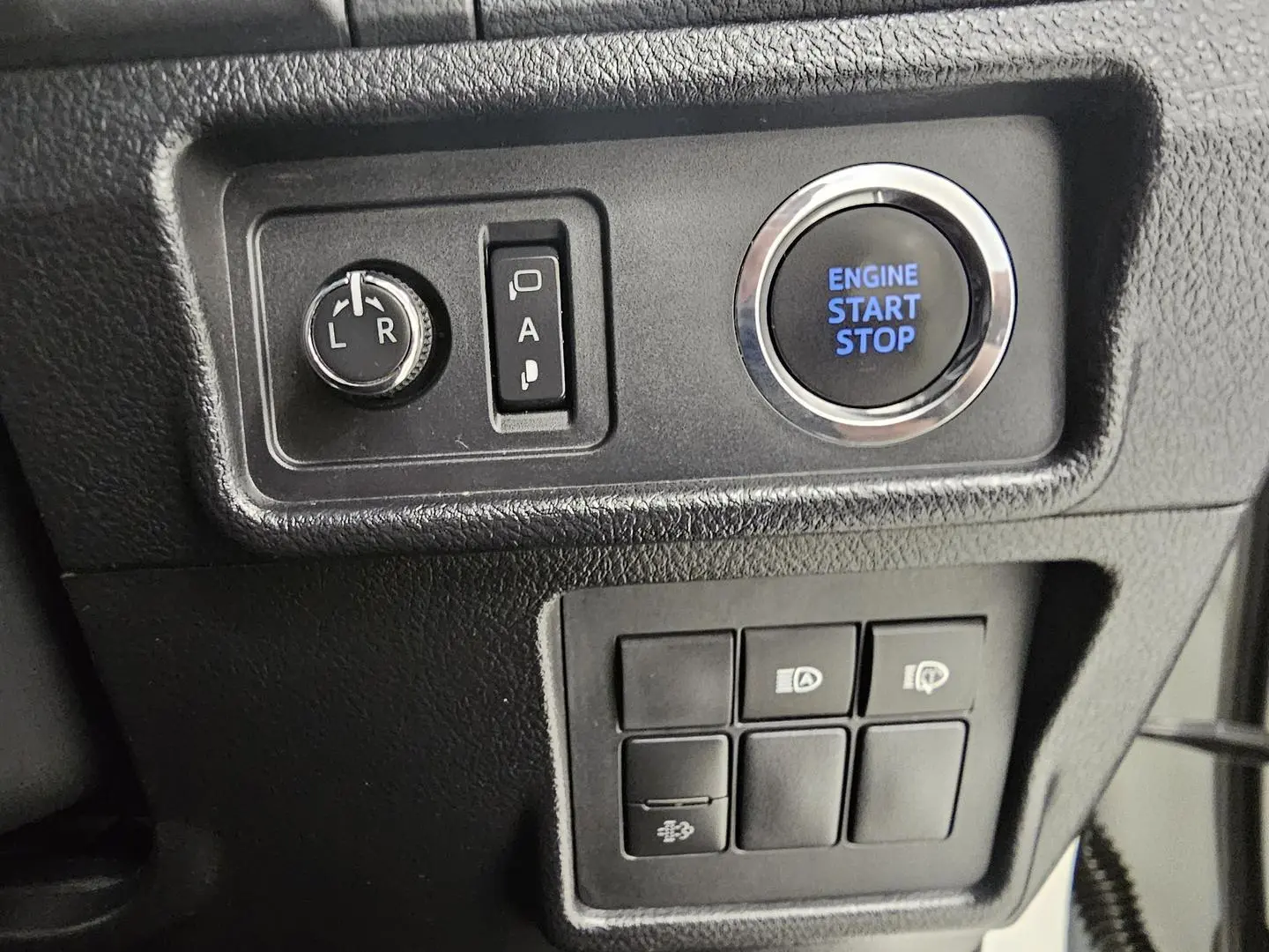 2021 Toyota Landcruiser Prado Gallery Image 40