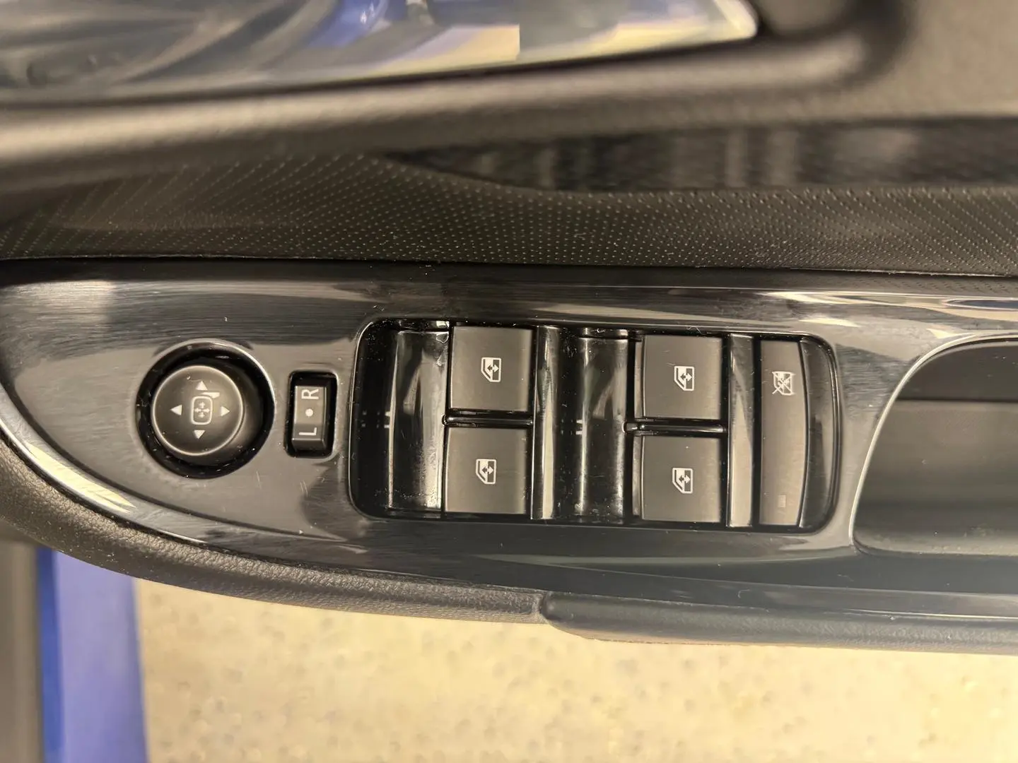 2016 Holden Commodore Gallery Image 16