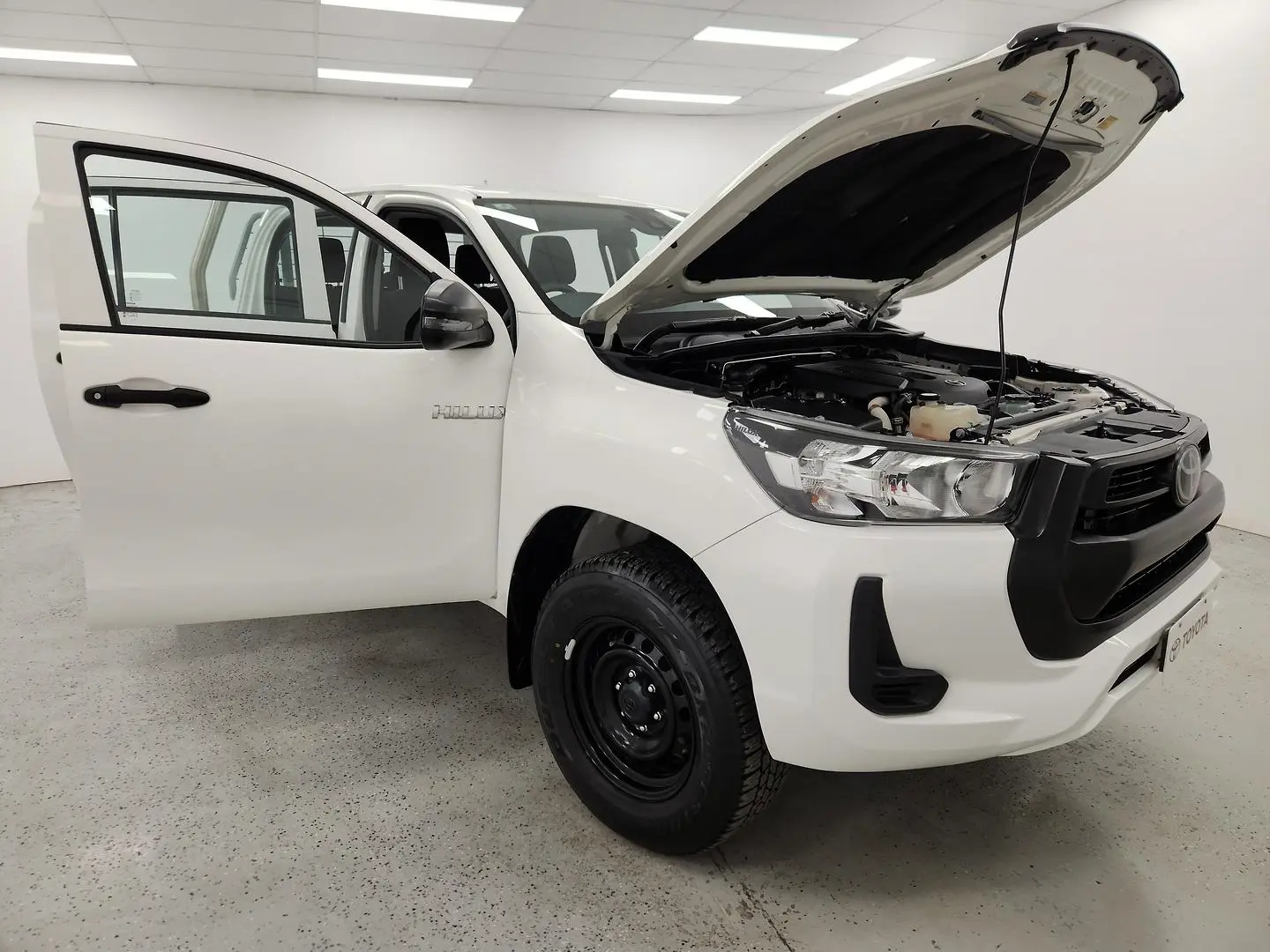 2021 Toyota Hilux Gallery Image 8