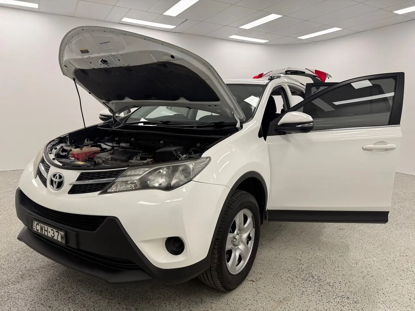 2014 Toyota RAV4 Gallery Image 8